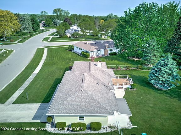 5th image of 1113 Arlington Dr