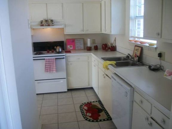 2nd image of 1613 Greenview Dr