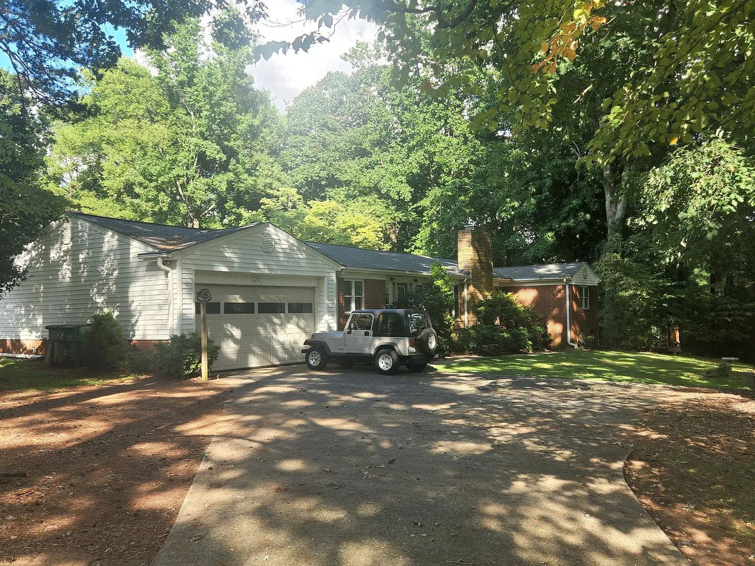 3 bed, 2000 sqft, $2,300 — Photo 2