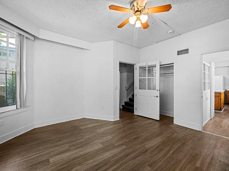 2335 Portland St — Photo 13