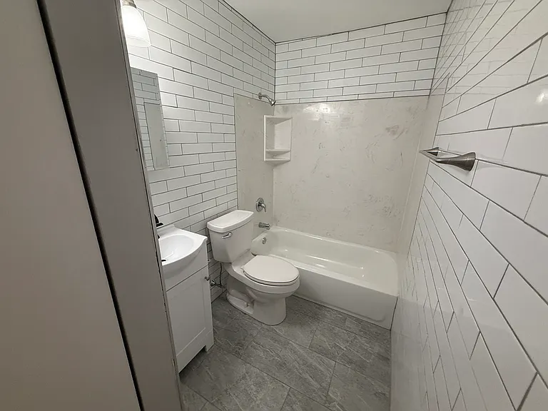 6599 Scanlan Ave #2E — Photo 7