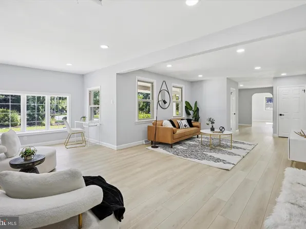 116 Wayne Dr, Cinnaminson, NJ 08077