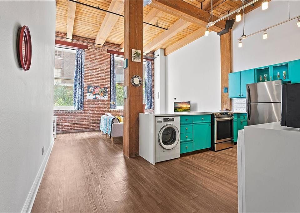 1st image of 308 W 8th St APT 207