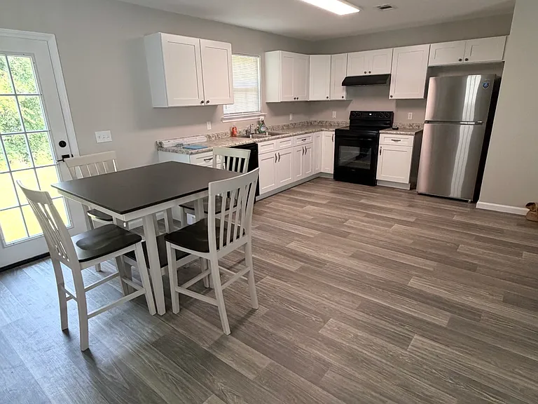1021 Evergreen Ln — Photo 3