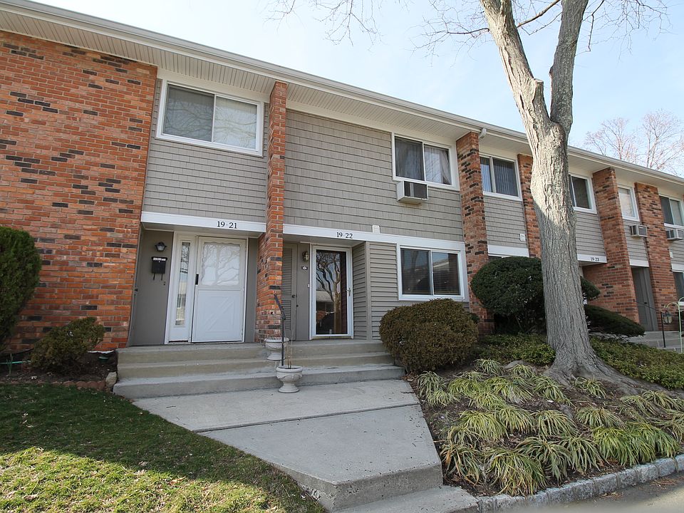 1st image of 19 Lincoln Pl APT 22