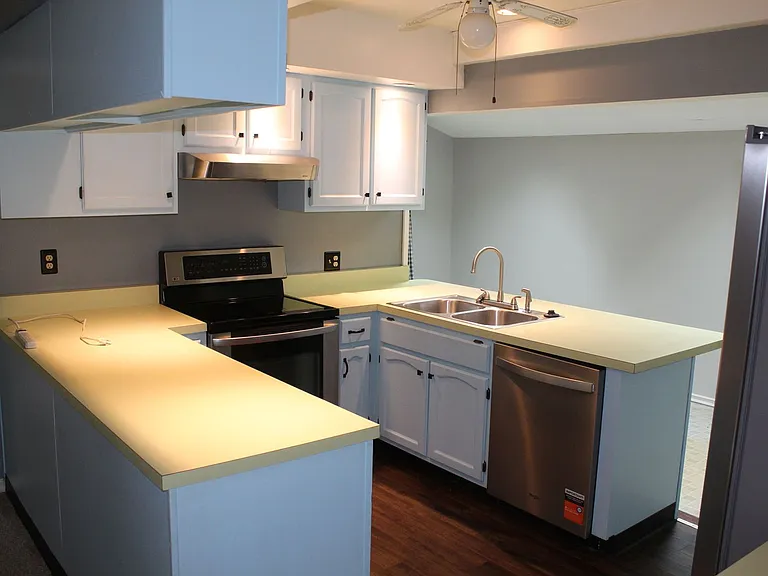 430 E Main St — Photo 3