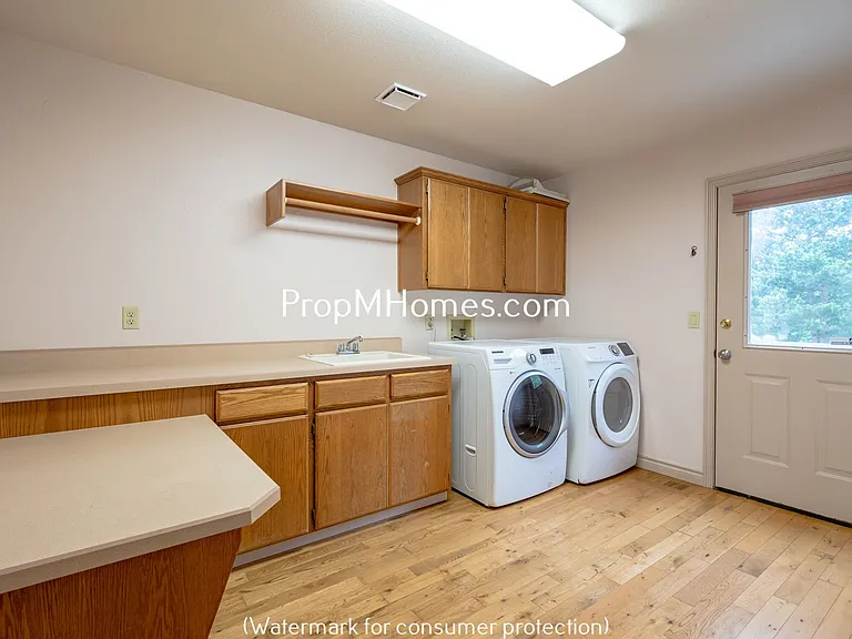 8817 NW Hazeltine St — Photo 24
