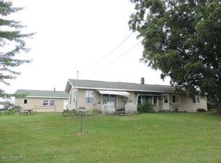 5563 S Comstock Ave, Fremont, MI 49412