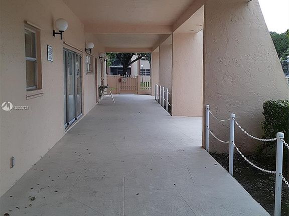 3rd image of 13701 Kendale Lakes Cir APT B-403