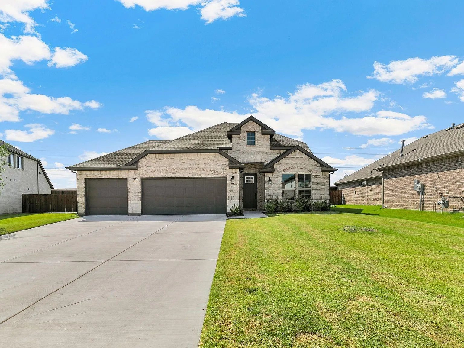 5 bed, 3040 sqft, $3,300 — Photo 3