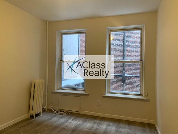 3rd image of 23-06 Jackson Ave #2LL