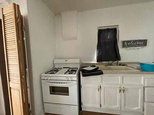1st image of 427 W 7th St #1