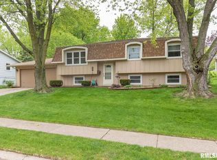 917 Northbrook Dr, Davenport, IA 52806