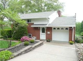 33 Forest Grove Rd, Coraopolis, PA 15108