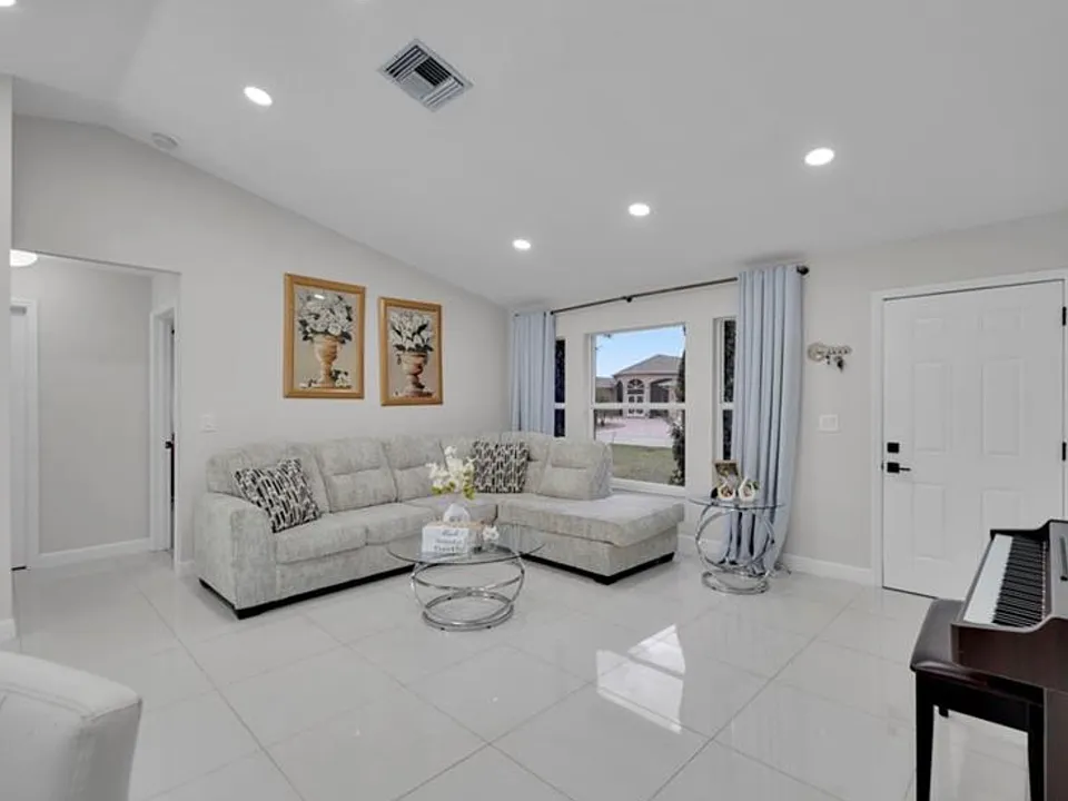 221 NE 23rd Ave