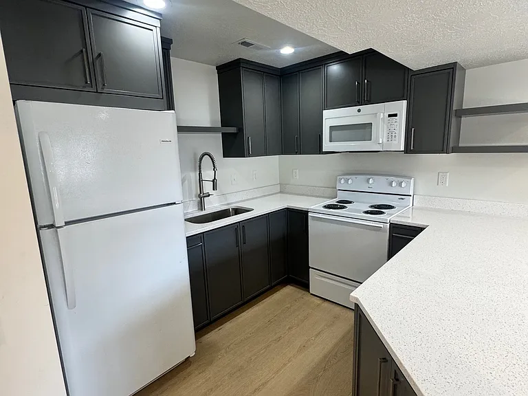 1838 W New York Dr — Photo 18