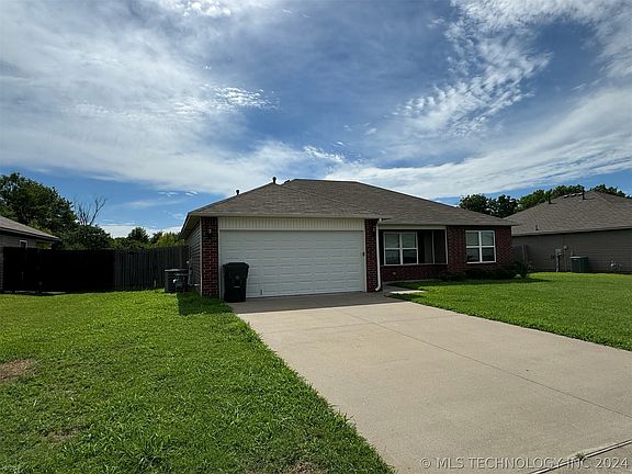 2nd image of 2840 Lariat Ln