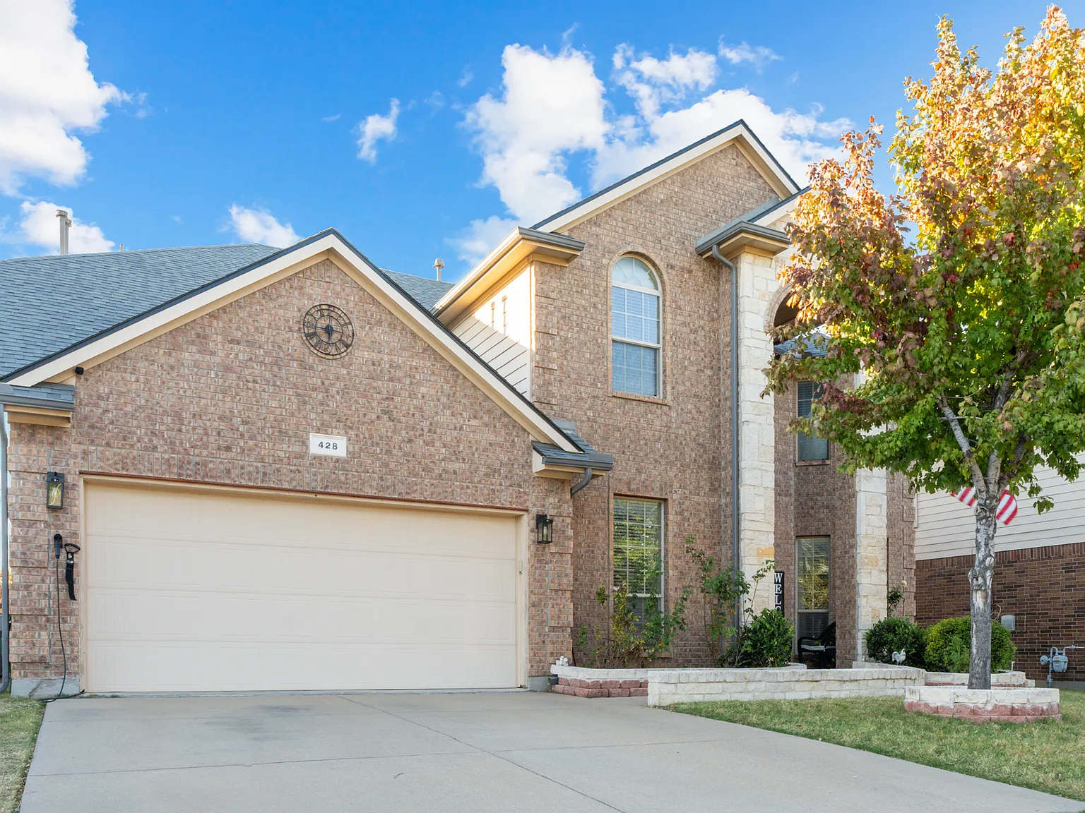4 bed, 3.5 bath, 2937 sqft, $2,899 — Photo 1