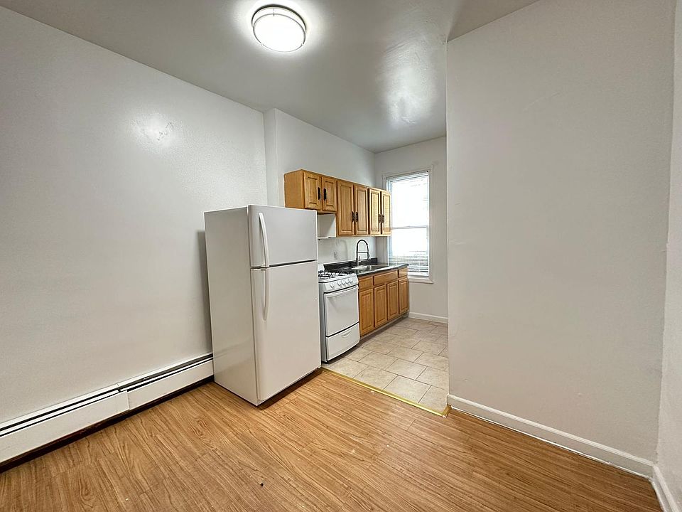 2nd image of 188 South St #3B