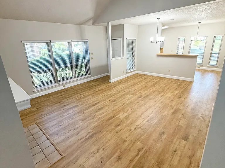 720 Crescent Dr — Photo 7
