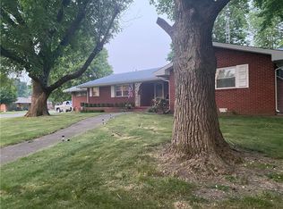 209 Circle Dr, Mattoon, IL 61938