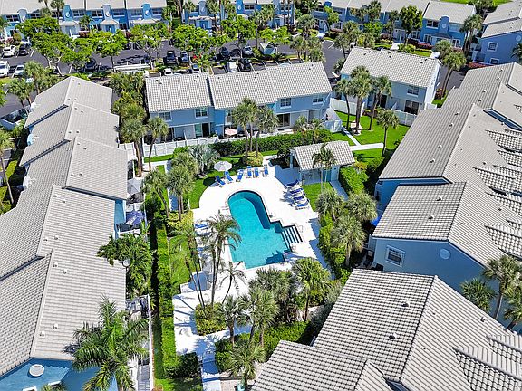4th image of 1078 Jeffery St
