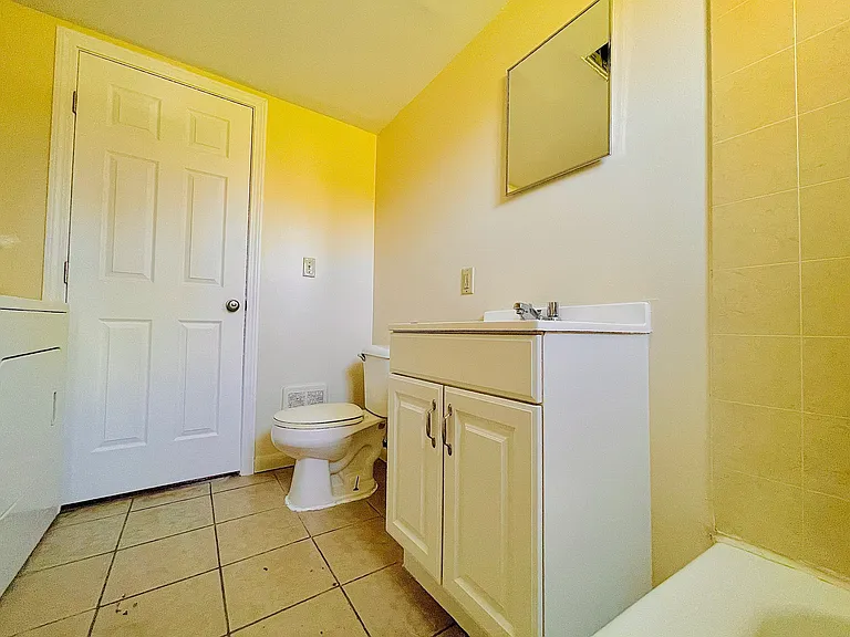 72 Heineberg Dr #100 — Photo 35