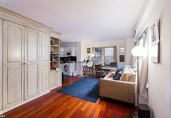 4th image of 166 E 35th St APT 4A
