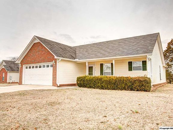 3rd image of 215 Cedar Creek Cir