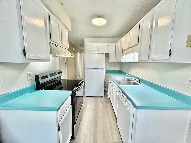 9345 Chisholm Rd #J3 — Photo 4