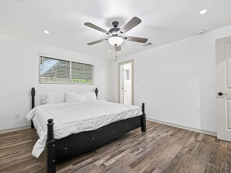 5803 Greencraig Dr — Photo 12