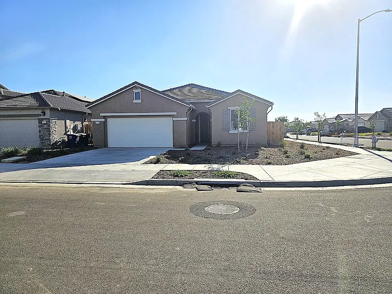 1870 Trinity Ct — Photo 3