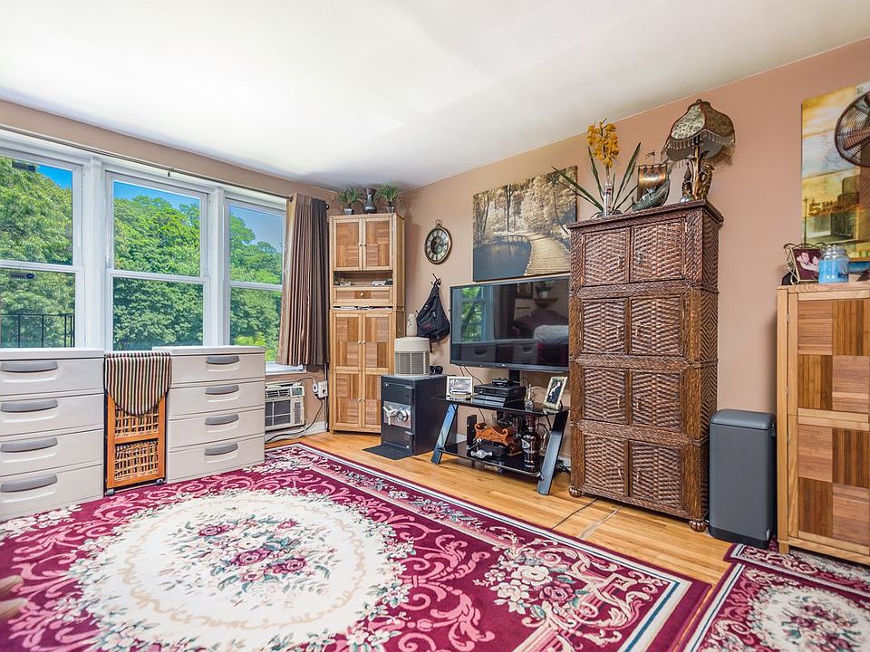1st image of 4420 Douglaston Pkwy APT 5C