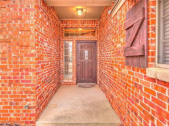 3rd image of 1804 NW 163rd Cir