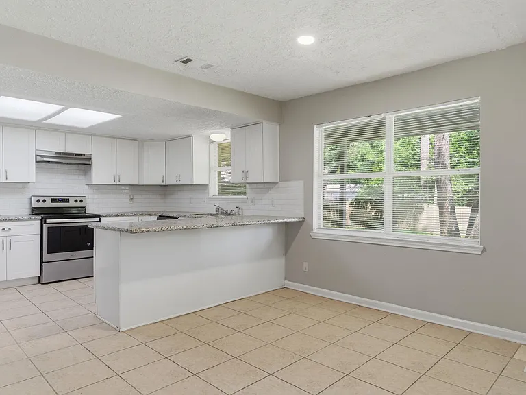 1122 Tigris Ln — Photo 5