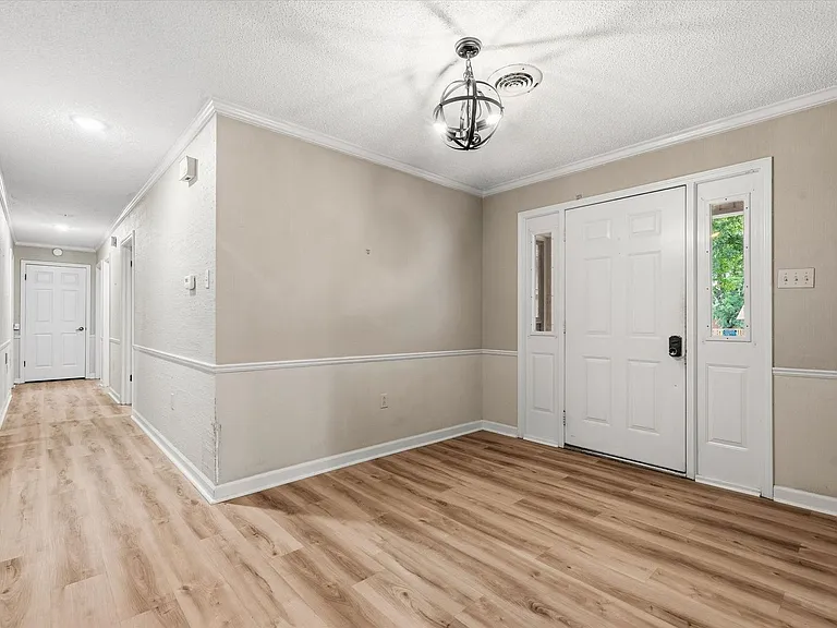 1610 Hillcrest Dr — Photo 11