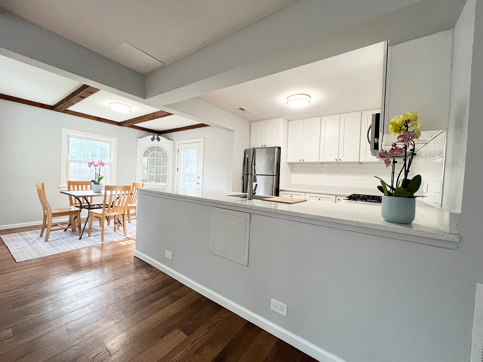 3064 Greenwood Ave — Photo 2