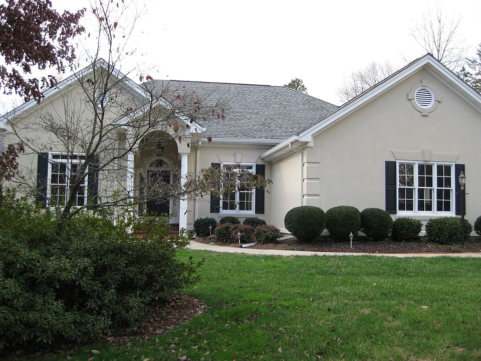 An elegant and well-maintained one level home with a full daylight basement.