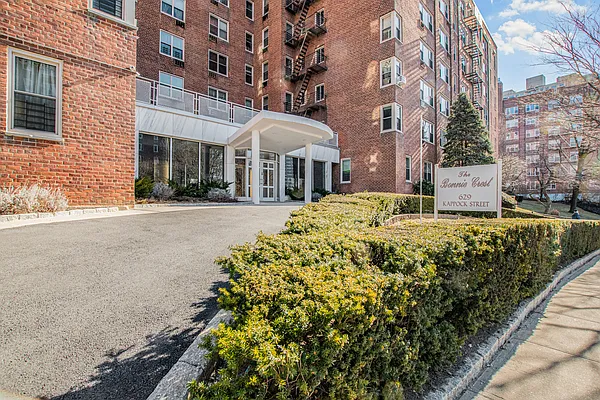 Sold by Re/Max In The City | media 17