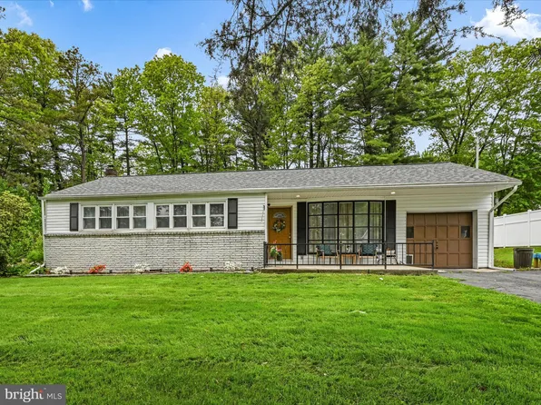 105 Chamberlaine Ave, Pottsville, PA 17901