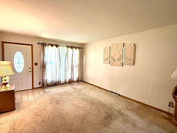 5th image of 408 Princeton Dr