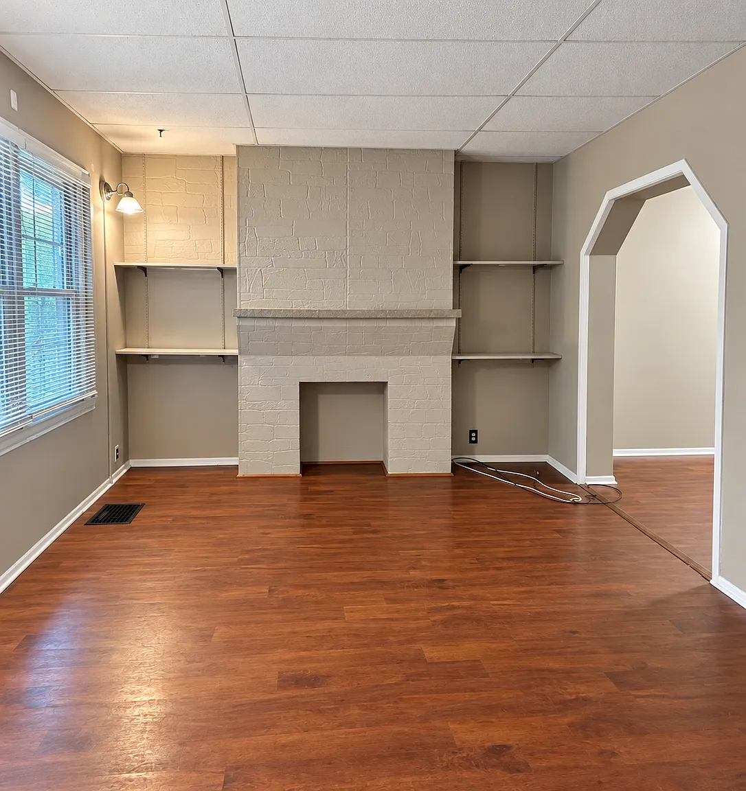 2 bed, 896 sqft, $1,300 — Photo 2