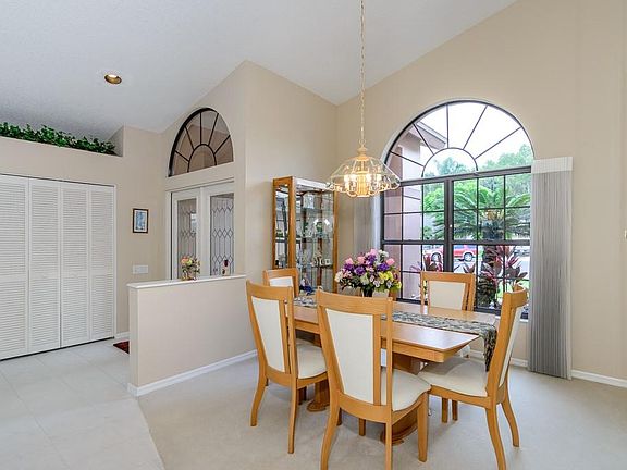 3rd image of 966 Cobblestone Ln