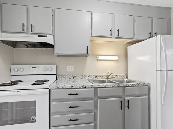 Royal Chateau Apartments