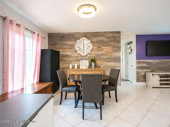 3rd image of 31 Regis Dr #63