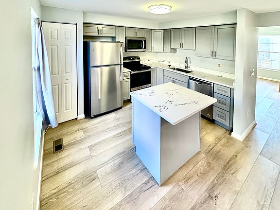 3rd image of 14614 Woodspring Ct
