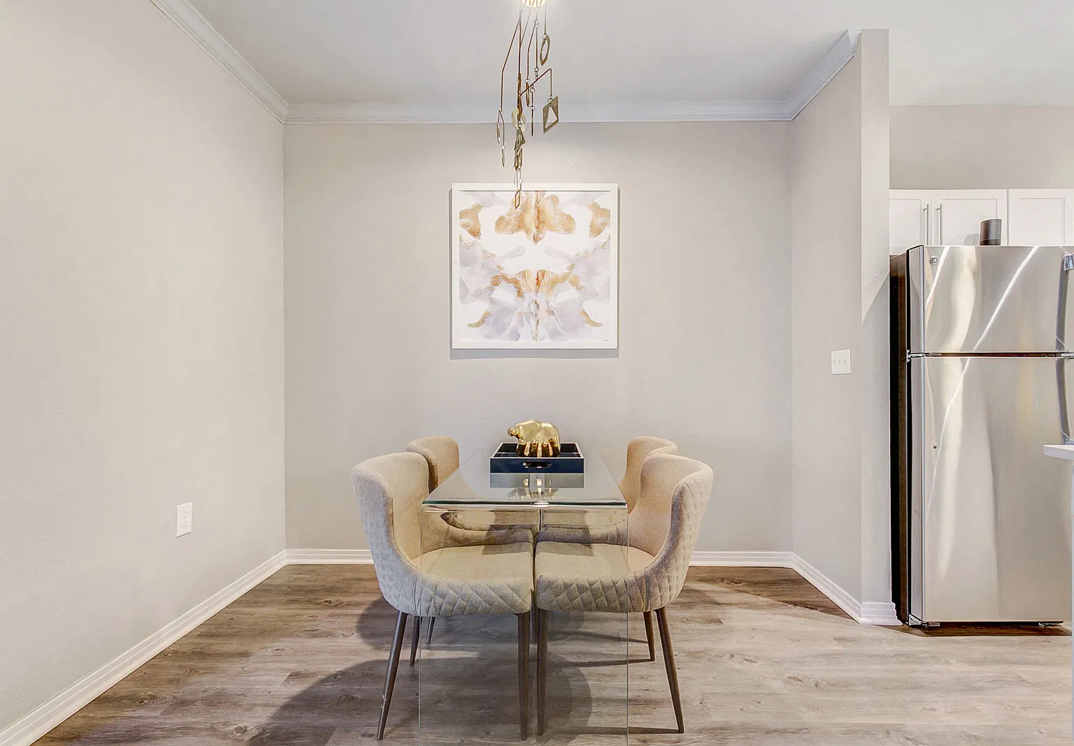 5 Mockingbird Apartments — Photo 3
