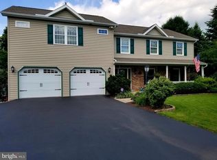 595 W 1st St, Boiling Springs, PA 17007