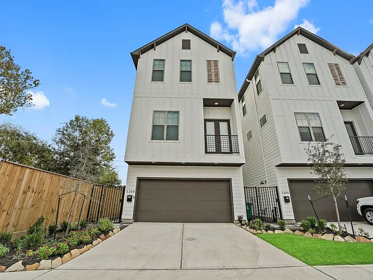 1108 Brooks St — Photo 1