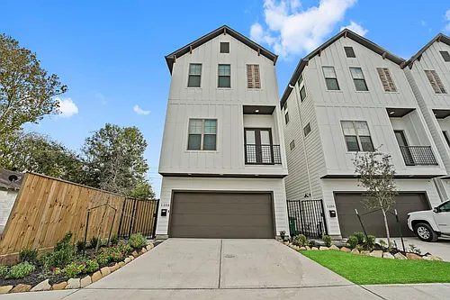 1108 Brooks St Photo 1
